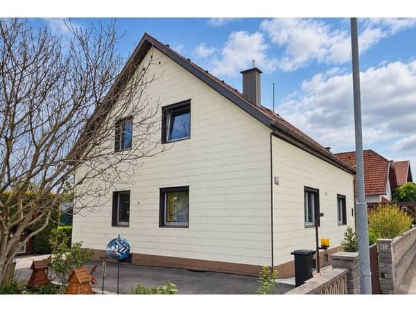 Immobilie in Neunkirchen - Charmantes Einfamilienhaus mit wunderschönen Garten in Neunkirchen - Kattinger AU - Bild 3