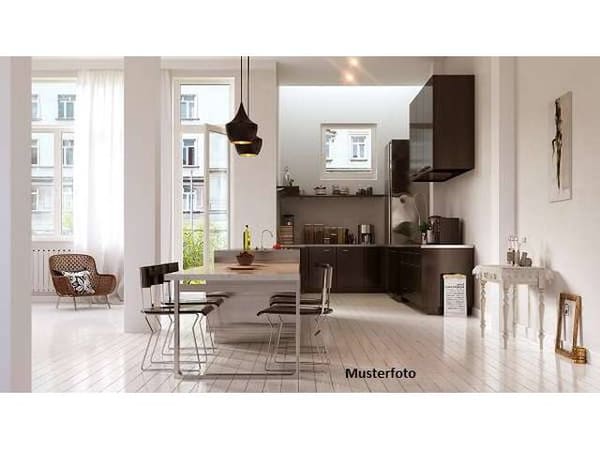 Immobilie in Gmunden - Attraktive 2-Zimmer-Wohnung mit großzügigem Balkon und Kellerabteil - Bild 0