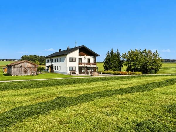 Immobilie in Ostermiething - MEHRFAMILIENHAUS MIT DREI WOHNEINHEITEN IN ALLEINLAGE - Bild 2