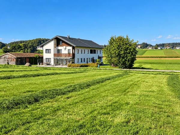 Immobilie in Ostermiething - MEHRFAMILIENHAUS MIT DREI WOHNEINHEITEN IN ALLEINLAGE - Bild 4