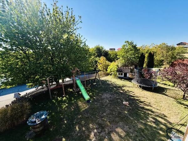 Immobilie in Aigen - Hochstraden: Idyllische Höhenlage trifft großzügiges Wohnen - 1344 m2 Grundstück, 218 m2 NFL, 5 Zimmer, Gargage und Caport! - Bild 2