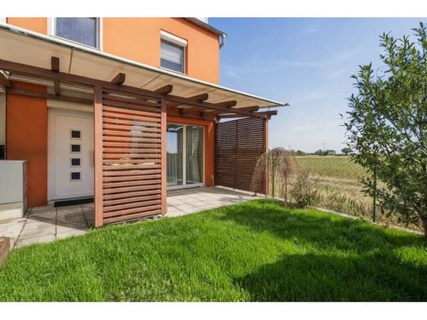 Immobilie in Gerasdorf -    ECK-REIHENHAUS    mit Garten, Terrassen und zwei Stellplätzen - Bild 0