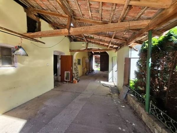 Immobilie in Grafenberg - Vielseitiges Anwesen mit historischem Wohnhaus - großer Innenhof, zahlreiche Nebengebäude - 260 m² Maschinenhalle & moderner PV-Anlage - Bild 1
