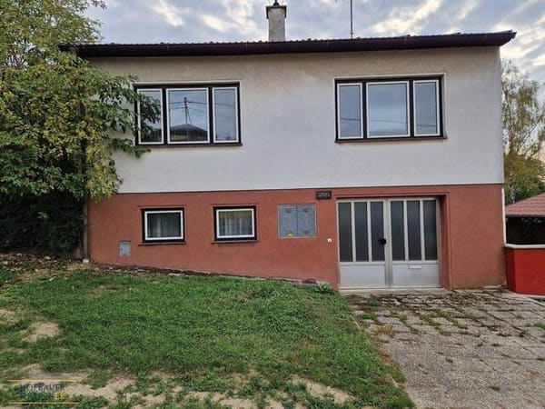 Immobilie in Hausbrunn - Sanierungsbedürftiges Einfamilienhaus mit Entwicklungspotenzial in Hausbrunn - Bild 0