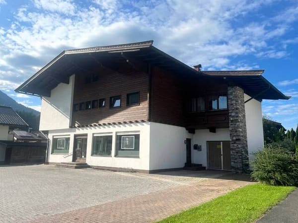 Immobilie in Kirchdorf in Tirol - Haus mit zwei Wohnungen und Geschäftsfläche am Zentrumsrand von Kirchdorf in Tirol - Bild 2