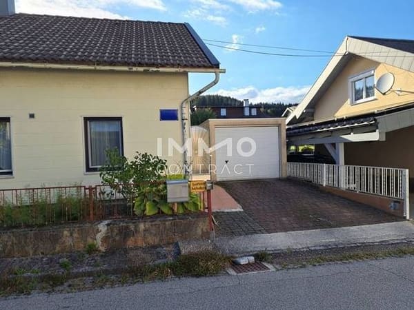 Immobilie in Ottnang - Charmantes Haus mit Nebengebäuden und liebevoll gestaltetem Garten - Bild 1