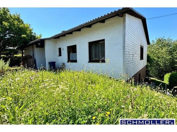 Immobilie in Grieskirchen - Schönes Einfamilienhaus - Bungalowbauweise, in grüner Ruhelage am Stadtrand von Grieskirchen - Unverbaubare Hanglage mit Blick bis in die Alpen - Bild 3