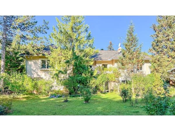 Immobilie in Breitenfurt bei Wien - Breitenfurt Ost – elegante Villa mit Innenpool und über 2.000 m² großem Grundstück - Bild 1