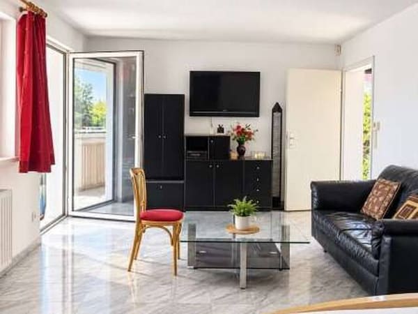 Immobilie in Groß-Enzersdorf - EINFAMILIENHAUS DIREKT AM WASSER | EIGENGRUND | ca. 101 m² Fläche | Eigener Garten | Renovierungsbedürftig | Großes Potenzial - Bild 3