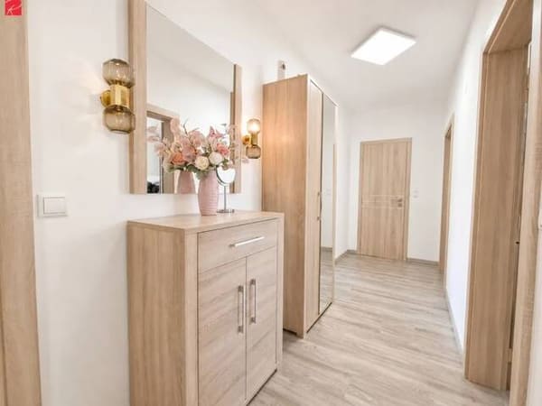 Immobilie in Fürstenfeld - Stilvoll modernisiert mit Balkon, Loggia & Garage - Bild 2