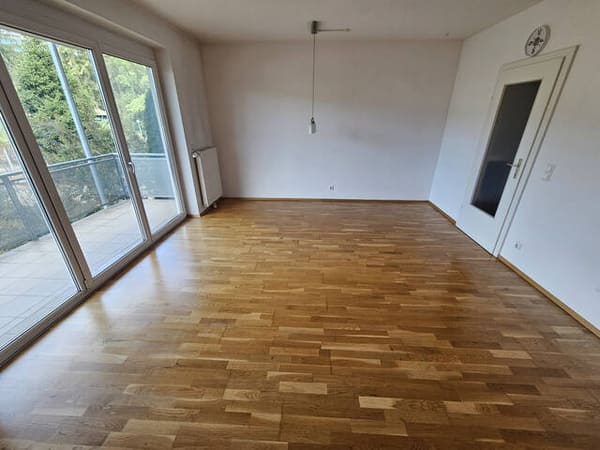 Immobilie in Steinberg - Barrierefreie zugängige 2 - Zimmerwohnung mit großem Balkon und Tiefgaragenplatz in beliebter Wohngegend - Bild 1