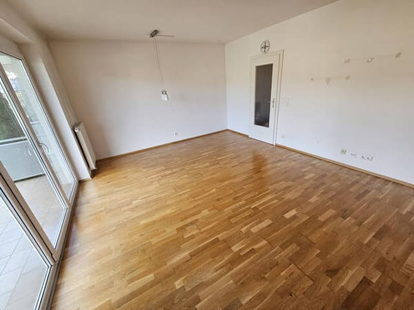 Immobilie in Steinberg - Barrierefreie zugängige 2 - Zimmerwohnung mit großem Balkon und Tiefgaragenplatz in beliebter Wohngegend - Bild 2