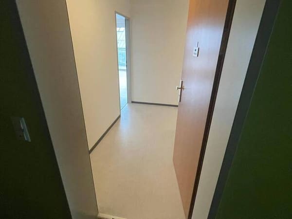 Immobilie in Wieselburg - Privatverkauf! DACHGESCHOSSWOHNUNG mit 6m² Balkon, hofseitig, absolut ruhig, direkt im Zentrum inkl. Tiefgaragenparkplatz und Aufzug - Bild 1