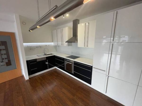 Immobilie in Wieselburg - Privatverkauf! DACHGESCHOSSWOHNUNG mit 6m² Balkon, hofseitig, absolut ruhig, direkt im Zentrum inkl. Tiefgaragenparkplatz und Aufzug - Bild 4