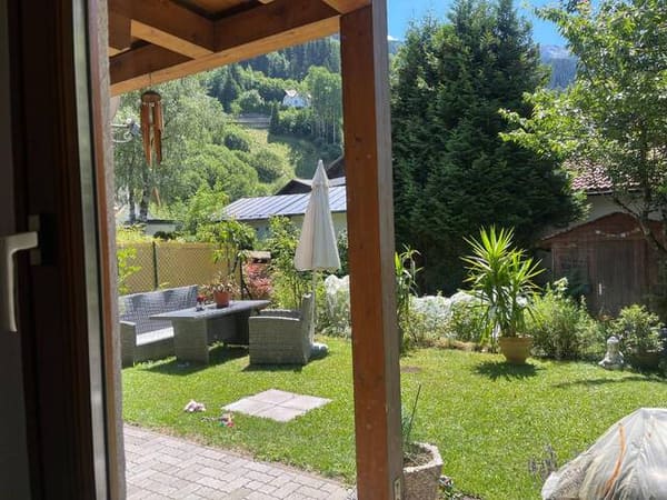 Immobilie in Bad Gastein - Spezielle REIHENHAUS- ähnliche Wohnung direkt am Golfplatz Sonnige Südwestausrichtung, schöner und großzügiger Garten, ruhige, zentrale und sonnige Ortslage von Bad Bruck. 2 PKW Stellplätze. - Bild 1