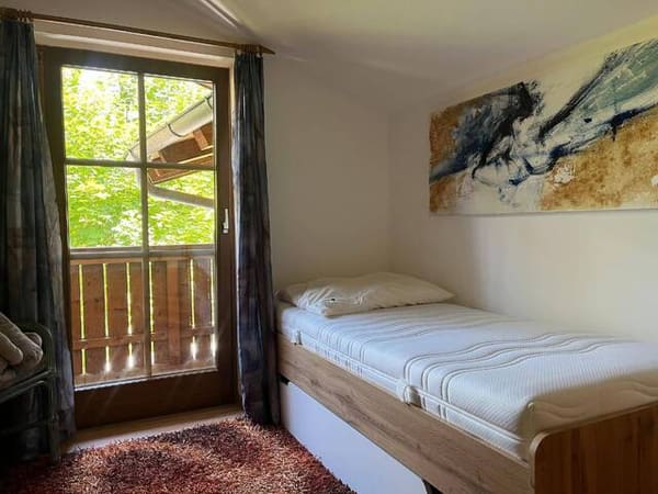 Immobilie in Bad Gastein - Spezielle REIHENHAUS- ähnliche Wohnung direkt am Golfplatz Sonnige Südwestausrichtung, schöner und großzügiger Garten, ruhige, zentrale und sonnige Ortslage von Bad Bruck. 2 PKW Stellplätze. - Bild 2