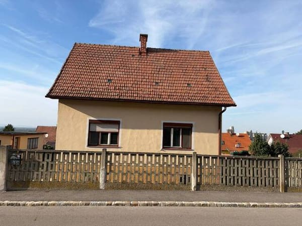 Immobilie in Mannersdorf am Leithagebirge - Einfamilienhaus in absoluter Toplage von Mannersdorf mit Charme und viel Potenzial! - Bild 0