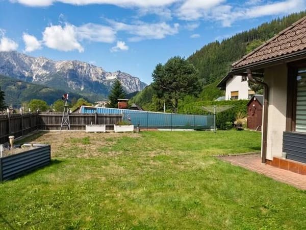 Immobilie in Eisenerz - Großzügiger Bungalow mit ausgebautem Keller und 3-PKW-Garage - nahe Leopoldsteiner See und Skigebiet, nur ca. 30 Minuten von Leoben - Bild 4