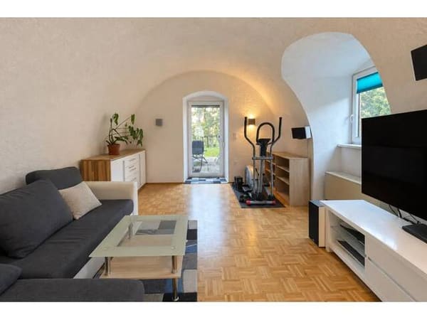 Immobilie in Innerschwand - Wohnen mit besonderem Charme - Gewölbe-Wohnzimmer und Terrasse nahe dem Mondsee - Bild 0