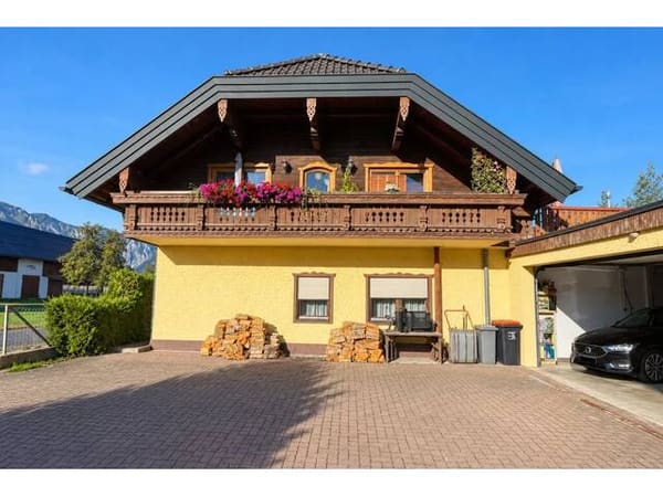 Immobilie in Innerschwand - Wohnen mit besonderem Charme - Gewölbe-Wohnzimmer und Terrasse nahe dem Mondsee - Bild 2