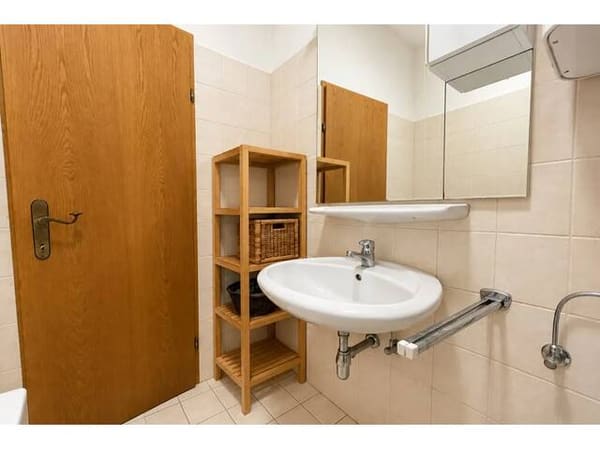 Immobilie in Innerschwand - Wohnen mit besonderem Charme - Gewölbe-Wohnzimmer und Terrasse nahe dem Mondsee - Bild 4