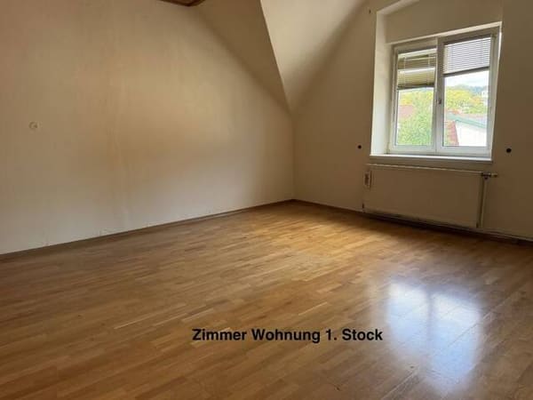 Immobilie in Gloggnitz - Haushälfte bestehend aus 2 Wohnungen + Souterrainräumlichkeiten + Nebenräume (ca. 177m² Nutzfläche) und 141m² Eigengarten - sanierungsbedürftig - Bild 2