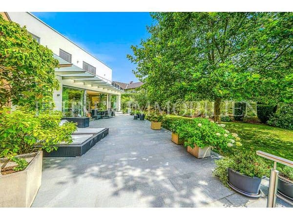 Immobilie in Lieboch - * LIEBOCH - TOP LAGE * ARCHITEKTUR, GROSSZÜGIGKEIT & PRIVATSPHÄRE - EXKLUSIVE VILLA AUF 1.732 M² IN RUHIGER AUSSICHTSLAGE - Bild 2