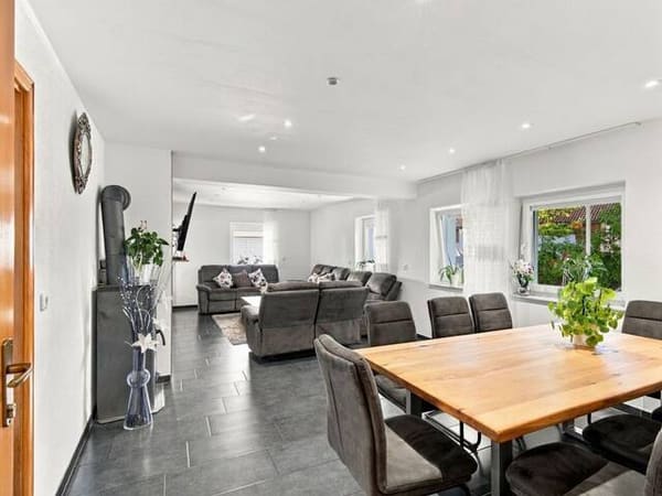 Immobilie in Lauterach - Lauterach: 8,5-Zimmer-Mehrfamilienhaus mit Vollunterkellerung und vielen weiteren Highlights in begehrter Lage! - Bild 1