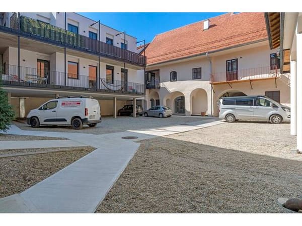 Immobilie in Bad Radkersburg - Historische 2-Zimmer-Wohnung mit Terrasse in Bad Radkersburg | Erstbezug nach Vollsanierung | Provisionsfrei - Wo jahrhundertealte Mauern auf modernes Wohnen treffen, entsteht etwas, das man nicht kopieren kann! - Bild 3