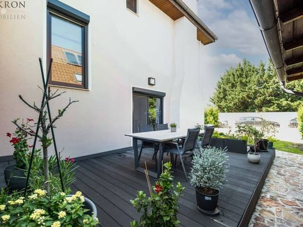 Immobilie in Neufeld an der Leitha - Saniertes Haus mit 2 Wohneinheiten - geeignet für private & gewerbliche Nutzung - Bild 0