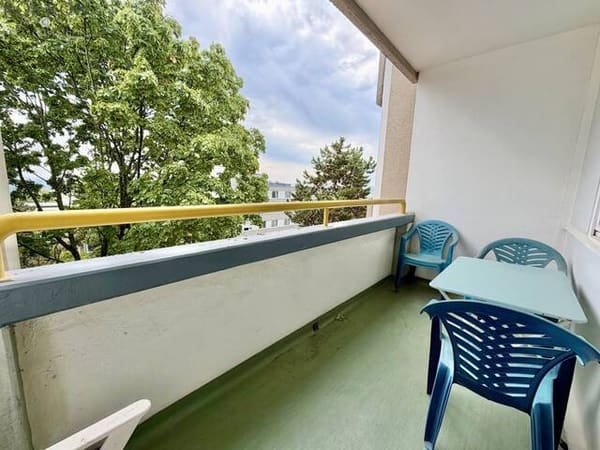 Immobilie in Bad Vöslau - Ruhig wohnen mit Grünblick: 3,5-Zimmer-Wohnung mit Loggia & eigener Garage in Bad Vöslau - Bild 1