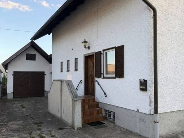Immobilie in Braunau am Inn - Renovierungsbedürftiges Haus in guter Lage - Bild 1