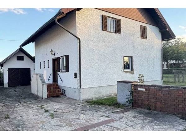 Immobilie in Braunau am Inn - Renovierungsbedürftiges Haus in guter Lage - Bild 3