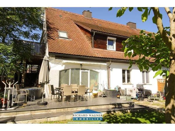 Immobilie in St. Valentin - Eigentumswohnung im Erdgeschoss mit großem Garten, Pool und Garage - Bild 1