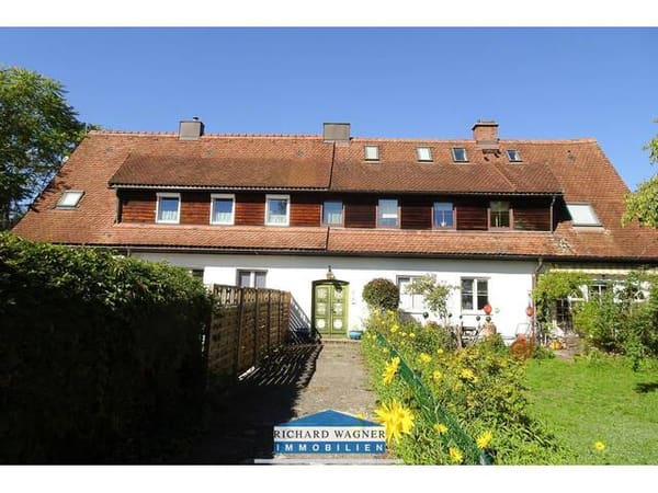 Immobilie in St. Valentin - Eigentumswohnung im Erdgeschoss mit großem Garten, Pool und Garage - Bild 2