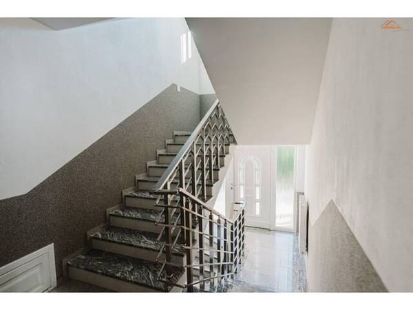 Immobilie in Ternitz - Exklusives Mehrfamilienhaus in Bestlage von Ternitz – Traumhafter Bergblick und großes Ausbaupotenzial - Bild 1