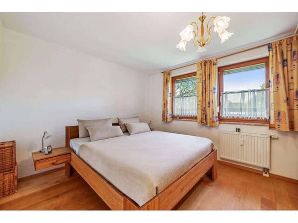 Immobilie in Oberndorf bei Salzburg - GEPFLEGTE 3-ZIMMER-WOHNUNG MIT BALKON UND TIEFGARAGE IN OBERNDORF - Bild 2