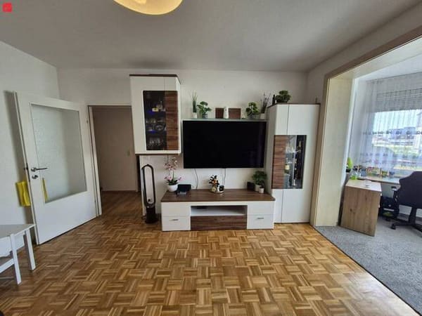 Immobilie in Asten - Helle Familienwohnung im Top-Zustand mit südseitiger Loggia - Bild 0