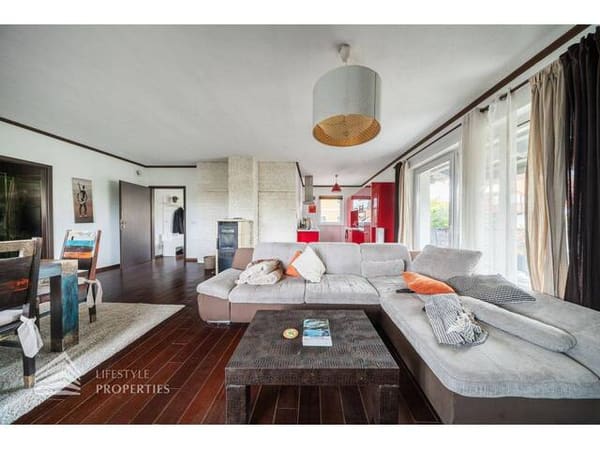 Immobilie in Oberwaltersdorf - Mehr als ein Haus: stilvoll möbliertes Familiendomizil mit 42,1 m² Parkett-Wohnküche, Master-Suite & Wellness-Garten – nahe Wien - Bild 4