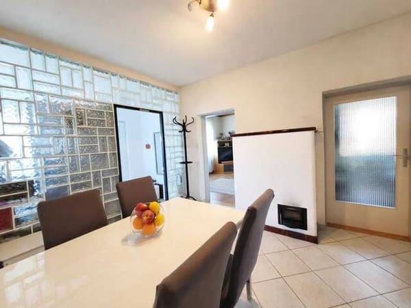 Immobilie in Leobendorf - Ein 3 Zi-Bungalow auf einem gepachteten Grundstück, mit einem Kachelofen, einem vollwertigen Keller und einem zusätzlichen Raum, der als Flur genutzt werden kann. - Bild 1