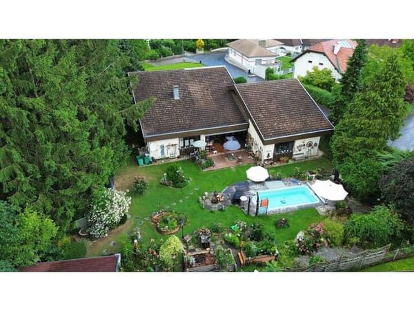 Immobilie in Ardagger Stift - Großzügiger Bungalow in Waldrandlage mit Pool und Ausbaupotenzial in Pfaffenberg (Ardagger) - Bild 1