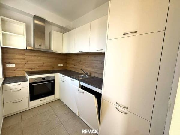 Immobilie in Eisenstadt - Exklusive 3 Zimmer Wohnung in Eisenstadt mit Terrasse, Parkplatz, Fußbodenheizung – TOP Lage! - Bild 2