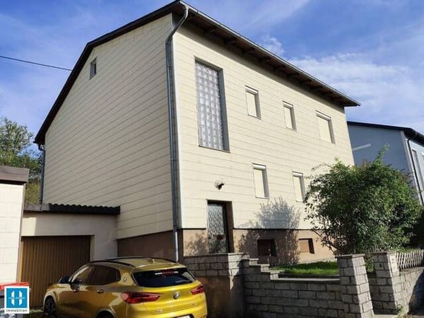 Immobilie in Ansfelden - Leistbares Grundstück mit zweigeschossigem Wohnhaus in Ansfelden. - Bild 0