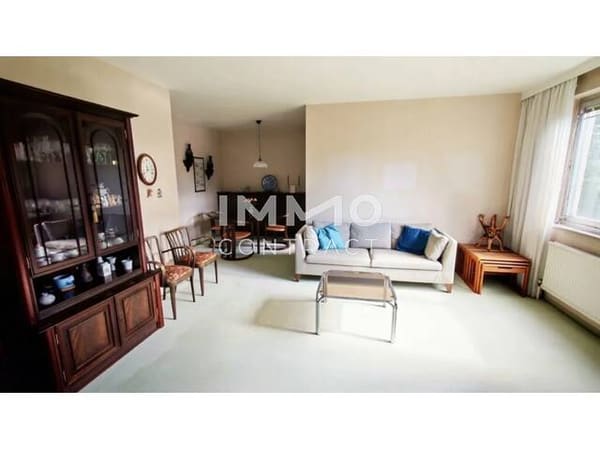 Immobilie in Bad Vöslau - Charmante 3-Zimmer-Wohnung mit verglaster Loggia - groß, zentral, ruhig, mit Parkblick - Bild 3