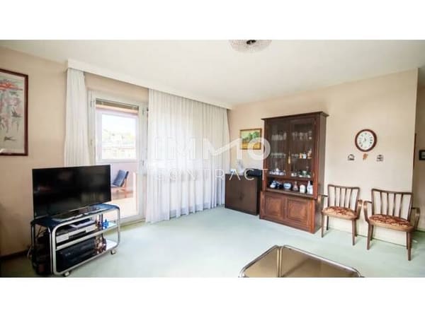 Immobilie in Bad Vöslau - Charmante 3-Zimmer-Wohnung mit verglaster Loggia - groß, zentral, ruhig, mit Parkblick - Bild 4