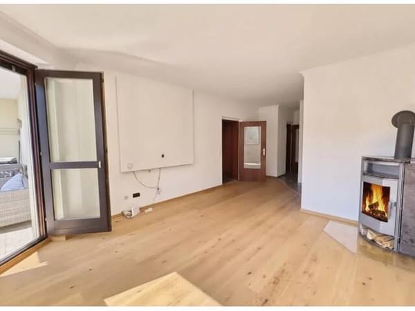 Immobilie in Kapfenberg - Sonnige 4-Zimmer-Wohnung mit Balkon, Kamin & Tiefgaragenplatz - Bild 3