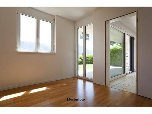Immobilie in Schlüßlberg - Einfamilienhaus mit Garten, Garage, Carport und Ausbaupotenzial - Bild 0