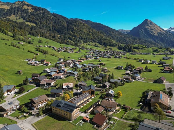 Immobilie in Au - Bregenzerwald - Erstbezug Neubauwohnung in Au: 7 Zimmer, Garten, Kamin, Carport – Ihr neues Zuhause! - Bild 1