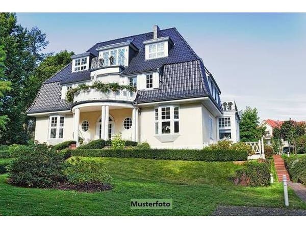 Immobilie in Eisenkappel - Wohnhaus mit Entwicklungspotenzial: 3 Zimmer, Terrasse & ausbaufähiges DG - Bild 0