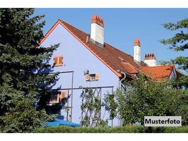 Immobilie in Rosenau - Viel Platz für zwei Familien: Zweifamilienhaus mit Terrasse, Balkonen & Garage - Bild 0